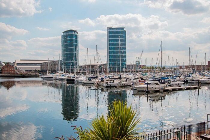 1 Bedroom Flat For Sale In Dock Head Road, Chatham, ME4