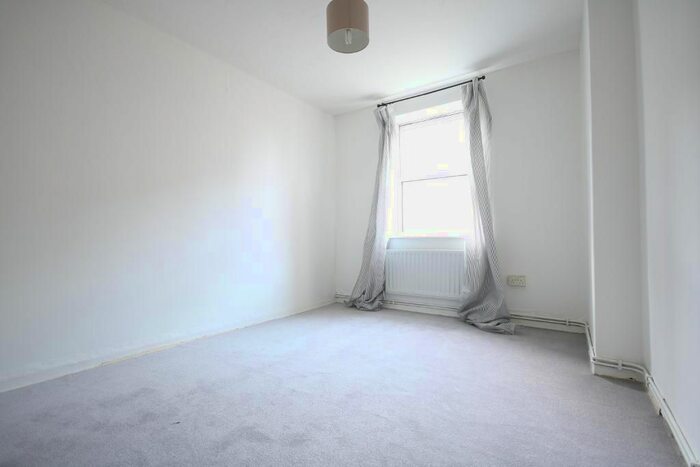 3 Bedroom Flat To Rent In Wyndham Estate, Camberwell, London, SE5