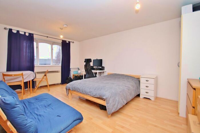 Studio To Rent In Telegraph Place, London, E14