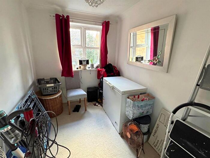 2 Bedroom Flat For Sale In Hudson Close, Eastbourne, BN23