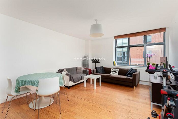 3 Bedroom Apartment To Rent In Curtain Road, Shoreditch, EC2A
