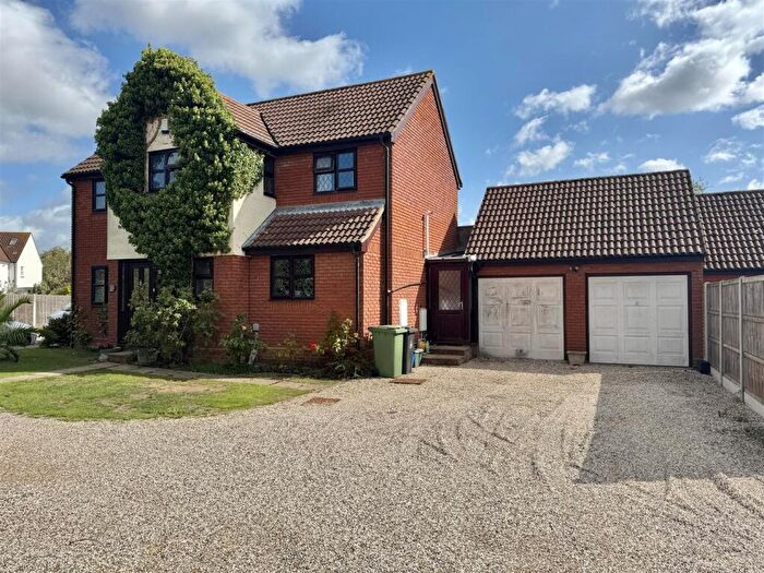 5 Bedroom Detached House For Sale In Vicarage Meadow, Southminster, CM0