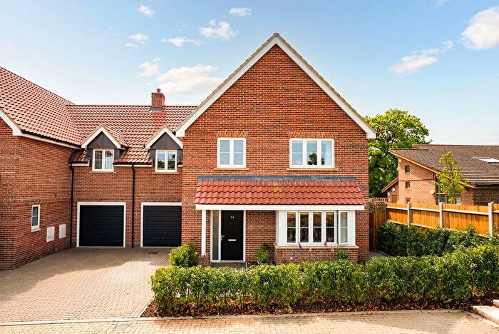 4 Bedroom Semi-detached House For Sale In Joyce Frankland Close, Newport, CB11