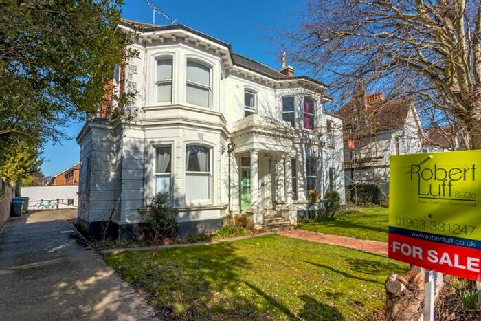 2 Bedroom Flat For Sale In Richmond Road, Worthing, BN11