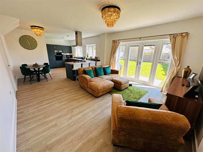 4 Bedroom Detached House For Sale In Clayton Drive, Snaith, Goole, DN14