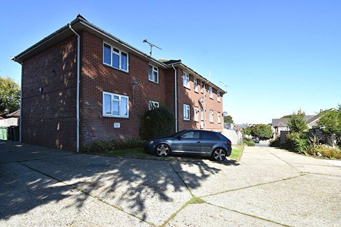 2 Bedroom Flat To Rent In Heath Close, Newport, PO30