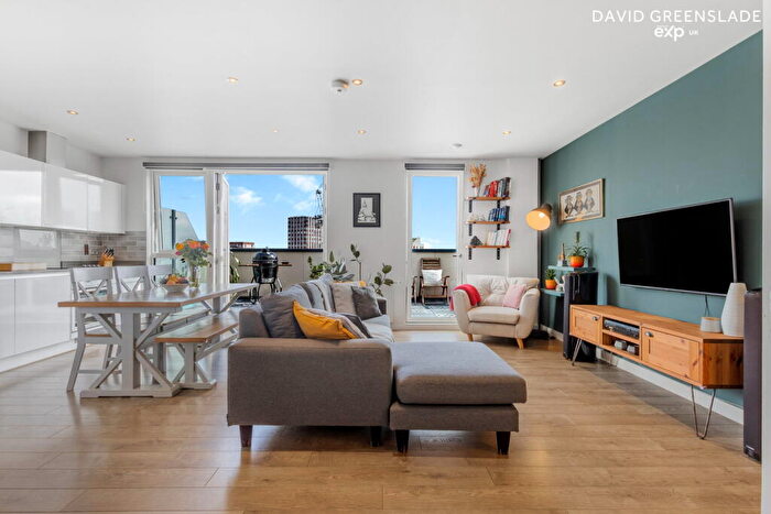 3 Bedroom Apartment For Sale In Staith Court, Nicholson Square, Bow River Village, E3
