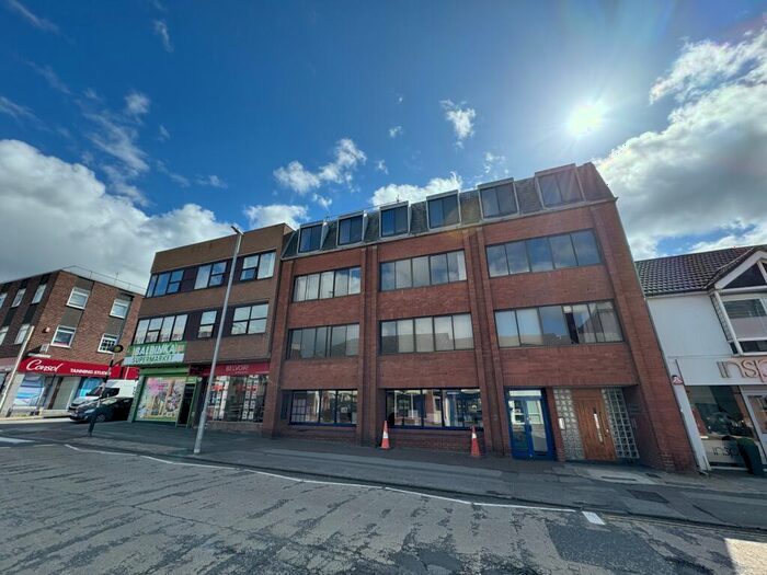 2 Bedroom Flat To Rent In Commercial Road, Town Centre, Swindon, SN1