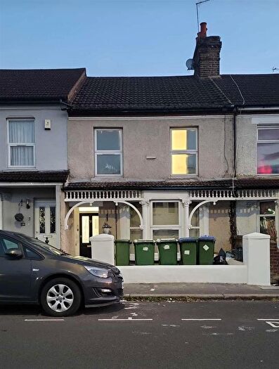 2 Bedroom Flat To Rent In Gilbert Road, Belvedere, DA17
