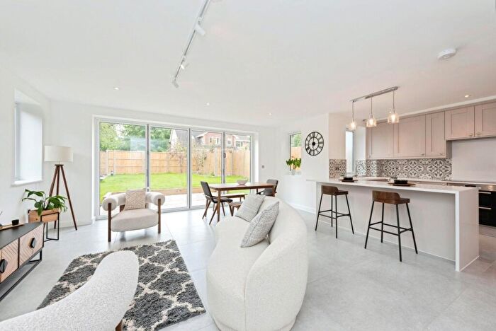 3 Bedroom Bungalow For Sale In Kennel Close, Fetcham, Leatherhead, Surrey, KT22