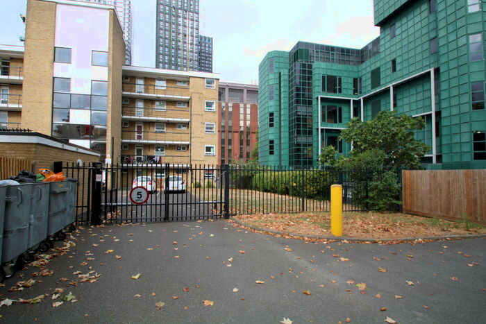 Property To Rent In Parking Space Available, CR0