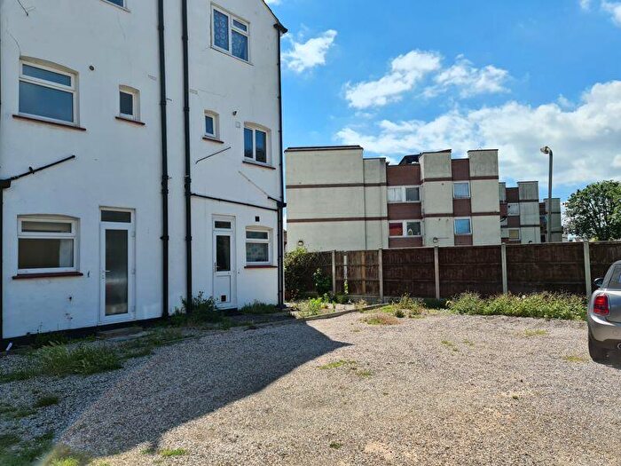 2 Bedroom Flat For Sale In Sutton Road, Southend-On-Sea, SS2