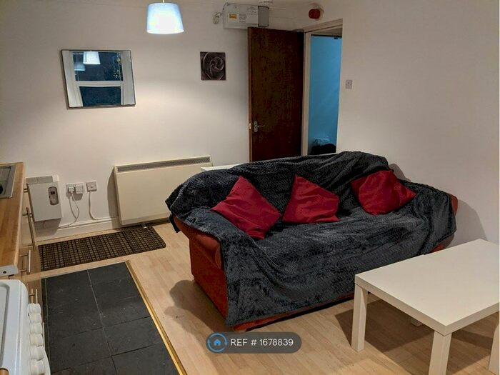 1 Bedroom Flat To Rent In Ty Capel Zion, Tylorstown, Ferndale, CF43