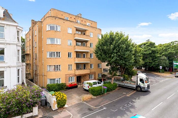 1 Bedroom Flat For Sale In Sandgate Road, Folkestone, CT20