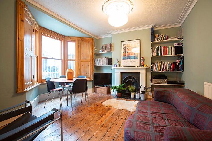 1 Bedroom Flat To Rent In Glenarm Road, Hackney, E5