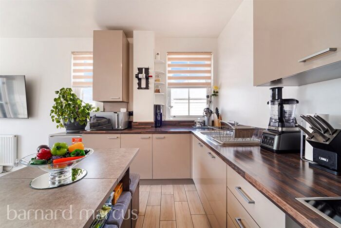 2 Bedroom Flat For Sale In Chambers Park Hill, London, SW20