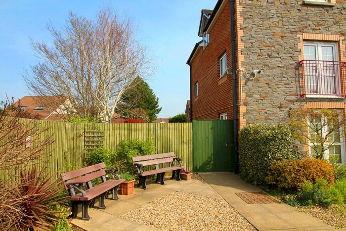 1 Bedroom Flat For Sale In New Station Road, Fishponds, Bristol, BS16