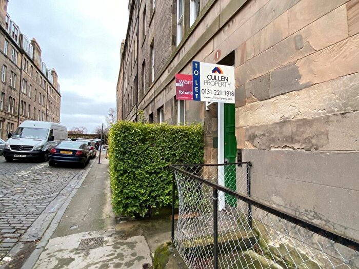 4 Bedroom Flat To Rent In South Oxford Street, Newington, Edinburgh, EH8