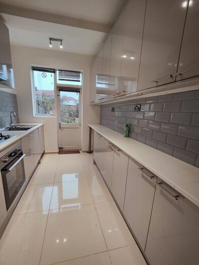 3 Bedroom Semi-Detached House To Rent In Ridgeway Gardens, Ilford IG4
