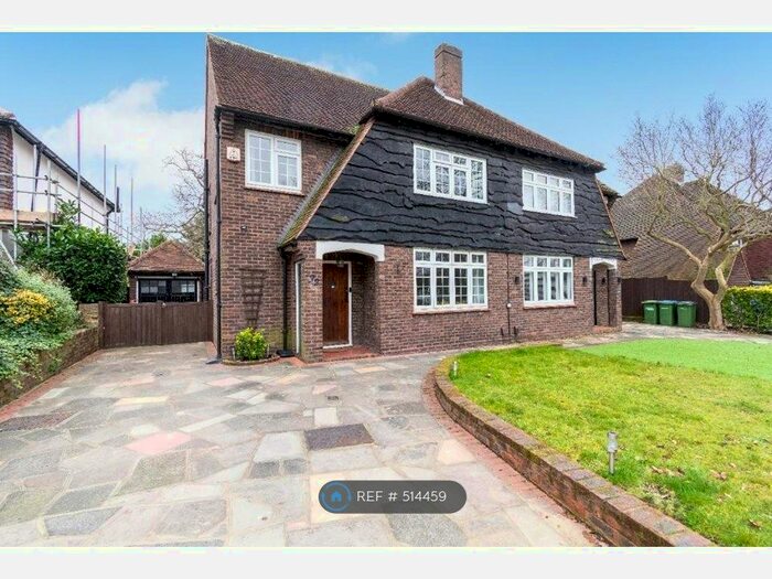 3 Bedroom Semi-Detached House To Rent In Fairoak Drive, London, SE9