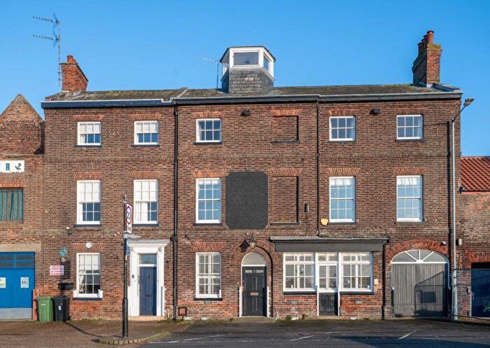 3 Bedroom Semi-Detached House For Sale In South Quay, Kings Lynn, Norfolk, PE30