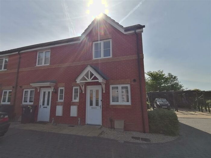 2 Bedroom House To Rent In Stratone Mews, Swindon, SN2