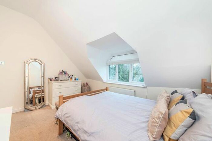 2 Bedroom Flat To Rent In Sunningfields Road, Hendon, London, NW4