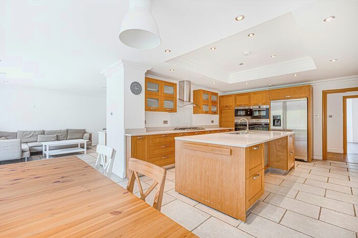 6 Bedroom Detached House To Rent In Fitzaland Road, London, N3