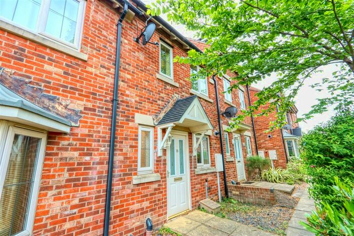 2 Bedroom Town House To Rent In Martindale Close, Staveley, Chesterfield, Derbyshire, S43