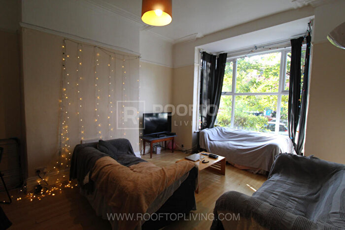 8 Bedroom House To Rent In Ash Grove, Leeds, LS6