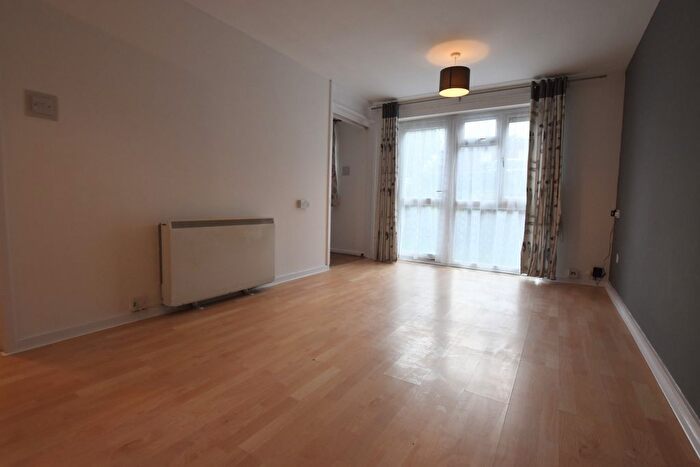 1 Bedroom Flat To Rent In Turnmill Avenue, Springfield, MK6