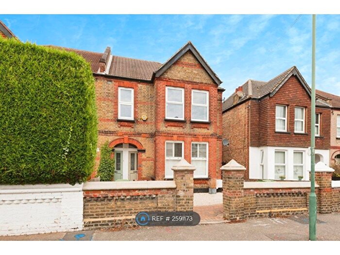 3 Bedroom Maisonette To Rent In Cranley Gardens, Wallington, SM6