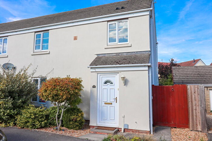 3 Bedroom Semi-Detached House For Sale In Springfield Drive, Calne, SN11