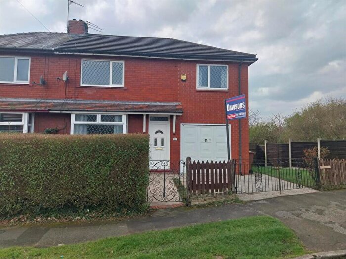 4 Bedroom Semi Detached House For Sale In West Avenue, Stalybridge, SK15