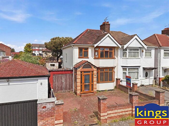 3 Bedroom Semi-Detached House For Sale In Hinton Road, Edmonton, N18