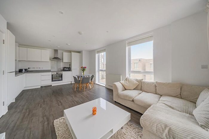 2 Bedroom Flat For Sale In Daly Close, Littlemore, OX4