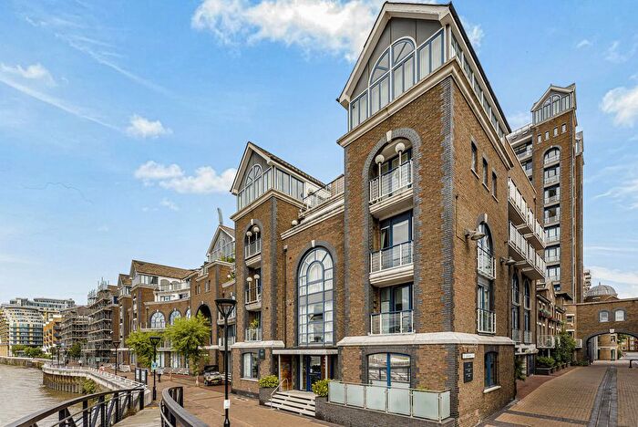 3 Bedroom Flat To Rent In Calico House, Plantation Wharf, Clove Hitch Quay, London, SW11