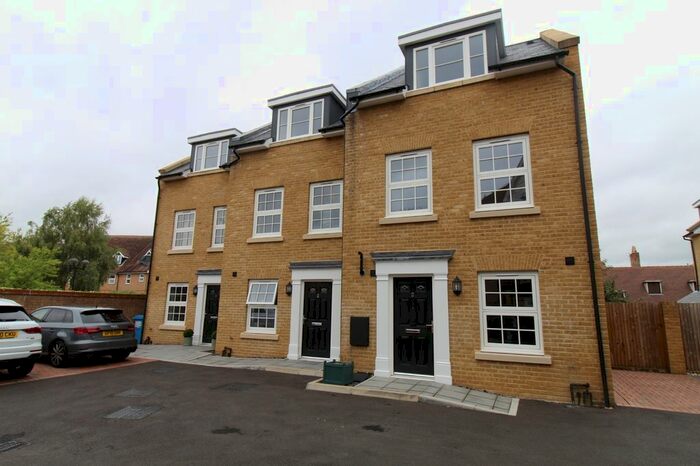 4 Bedroom Town House To Rent In Havelock Gardens, Hertford, SG14