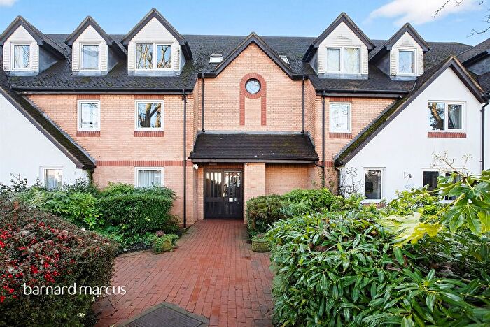 2 Bedroom Property For Sale In Mayfield Avenue, London, N12