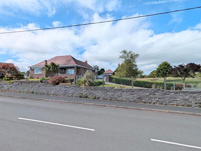 3 Bedroom Bungalow For Sale In Cefn Byrle Road, Coelbren., SA10