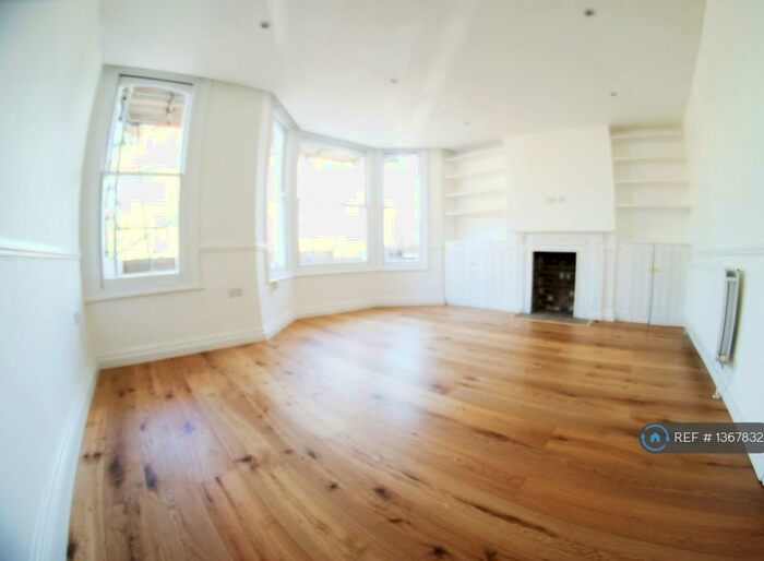 3 Bedroom Flat To Rent In London, London, NW10