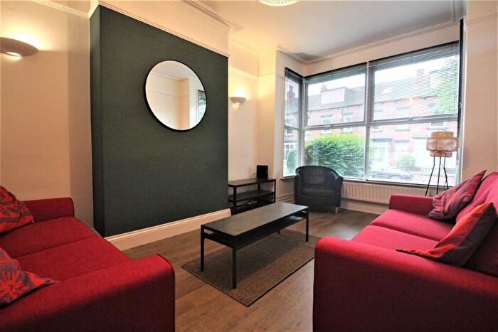 5 Bedroom Terraced House To Rent In Newport Gardens, Headingley, Leeds, LS6