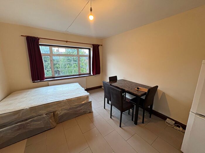 3 Bedroom Flat To Rent In Uxbridge Road, Feltham, TW13