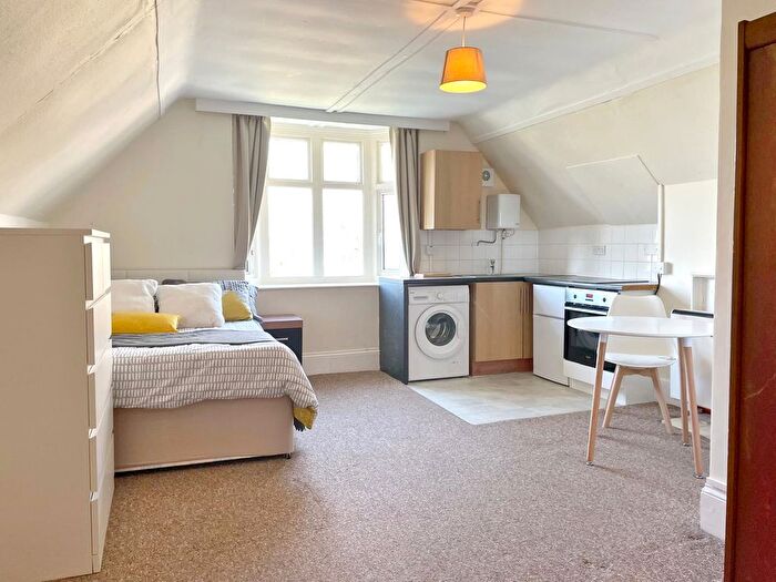 Studio To Rent In Castlebar Hill, Ealing, London, W5