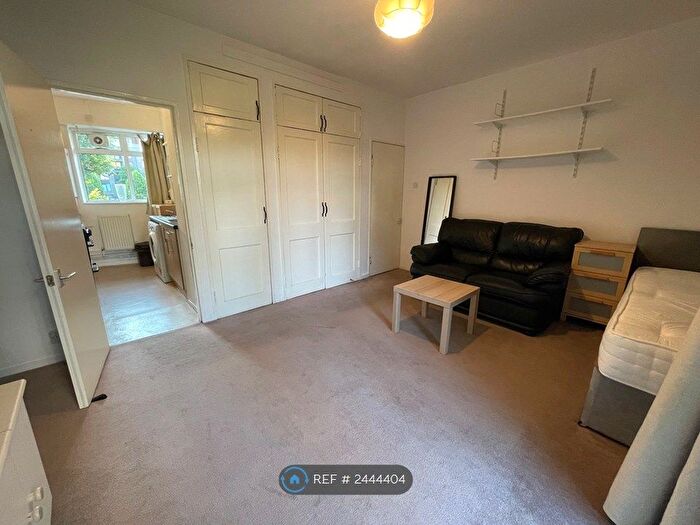 Studio To Rent In St Pancras Way, London, NW1