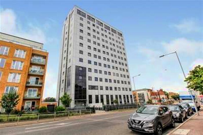 2 Bedroom Flat To Rent In Highbanks, Southchurch Road, SS1