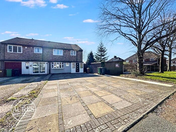 3 Bedroom Semi Detached House For Sale In Constable Close, Great Barr, Birmingham, B43