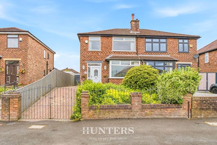 3 Bedroom Semi-Detached House For Sale In Parkfield Road North, Manchester, M40