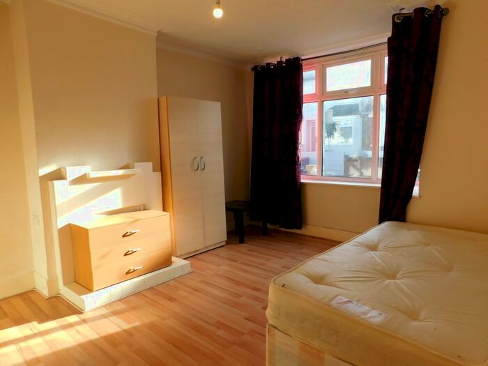 3 Bedroom Terraced House To Rent In Anne Of Cleves Road, Dartford, DA1