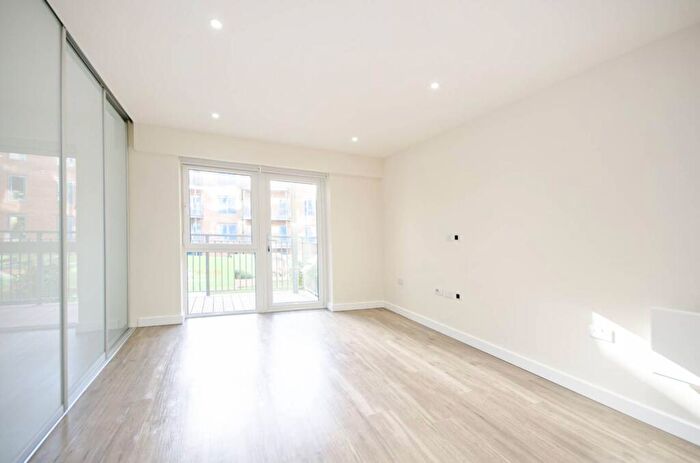 1 Bedroom Flat To Rent In Beaufort Square, Colindale, London, NW9